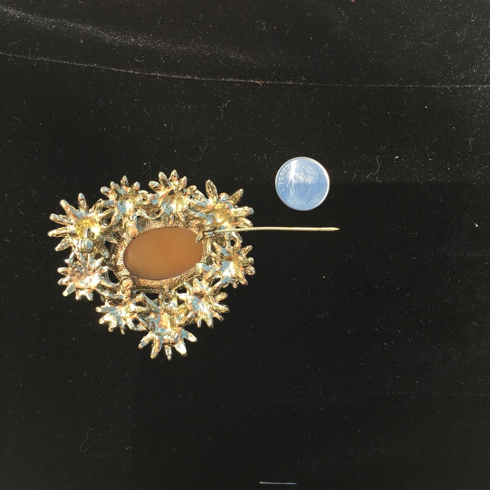 Two Statement Brooches - Picture 7 of 7